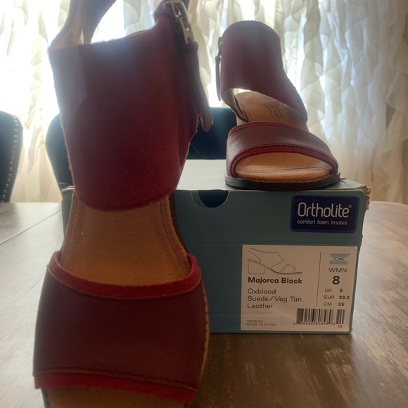 *NWT* TOMS - Picture 8 of 11